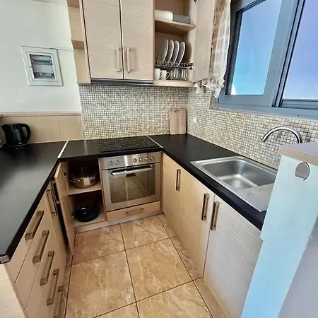Apartment με θέα την πλατεία