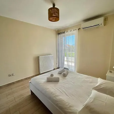 Apartment με θέα την πλατεία *