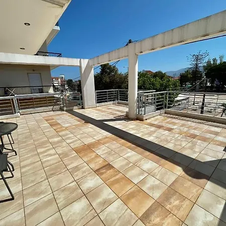 Apartment με θέα την πλατεία