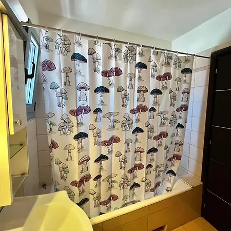 Apartment με θέα την πλατεία