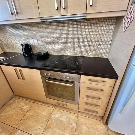 με θέα την πλατεία Apartment *