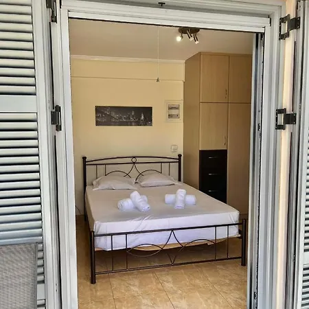 Apartment με θέα την πλατεία Filiatra