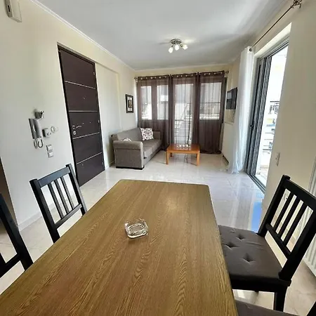 με θέα την πλατεία Apartment Filiatra